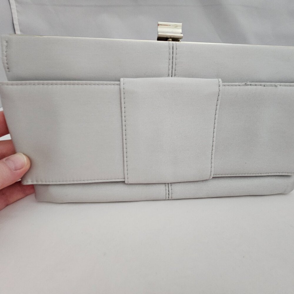 Victoria's Secret Satin Silver Bow Clutch! EUC! - Picture 2 of 8
